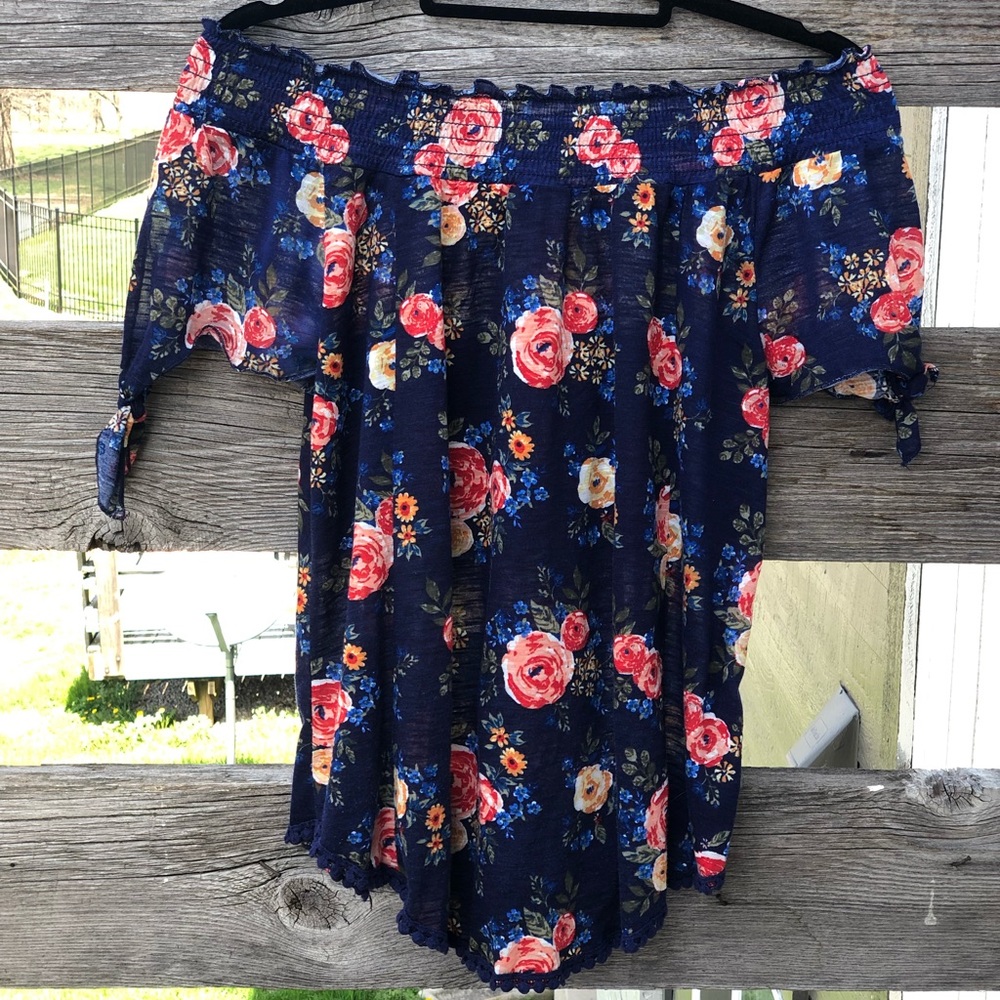 Off the shoulder top🌸